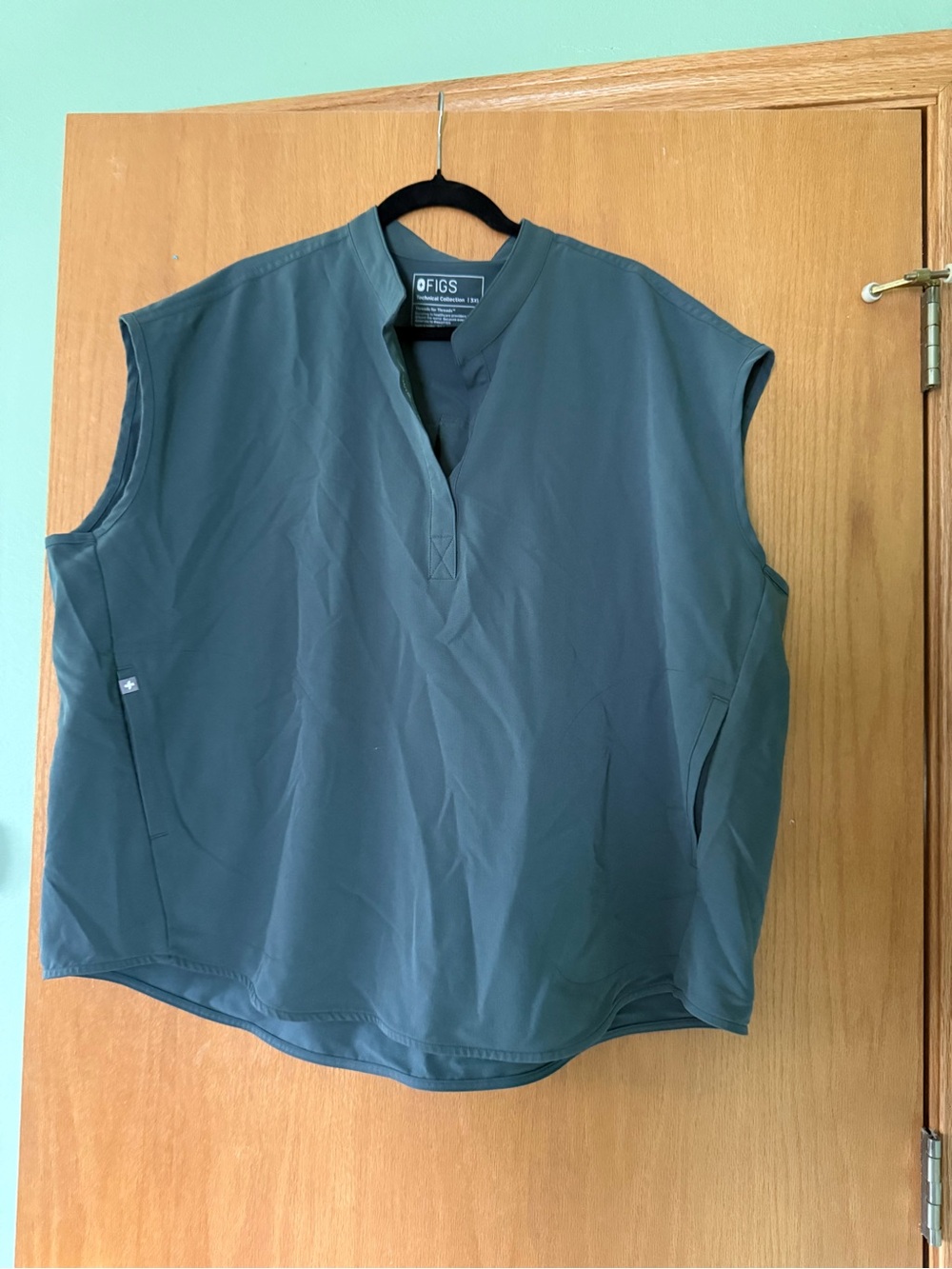 FIGS Women's Slate Blue V-Neck Sleeveless Top